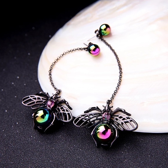 Dolls Kill Jewelry - Spooky black bee earrings